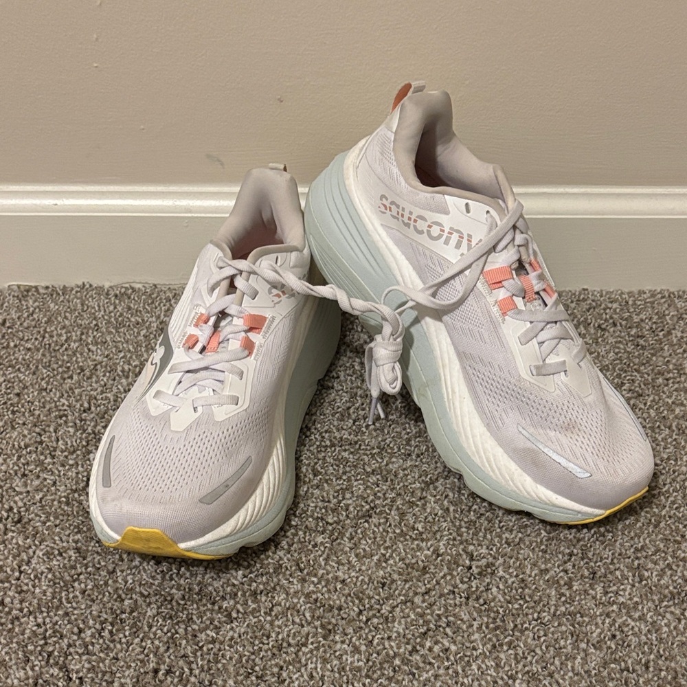 Saucony Hurricane 24 (9.5 WIDE) for Women✨